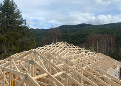 Shuswap Structures installing roof trusses for large home